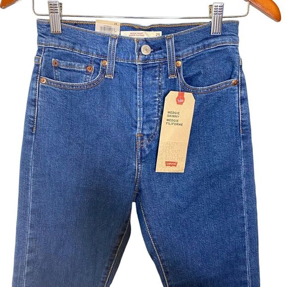 LEVI'S Wedgie Skinny Cut Off Medium Wash - Picture 6 of 14